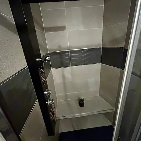 Vip - Parking Gratis - 2 *